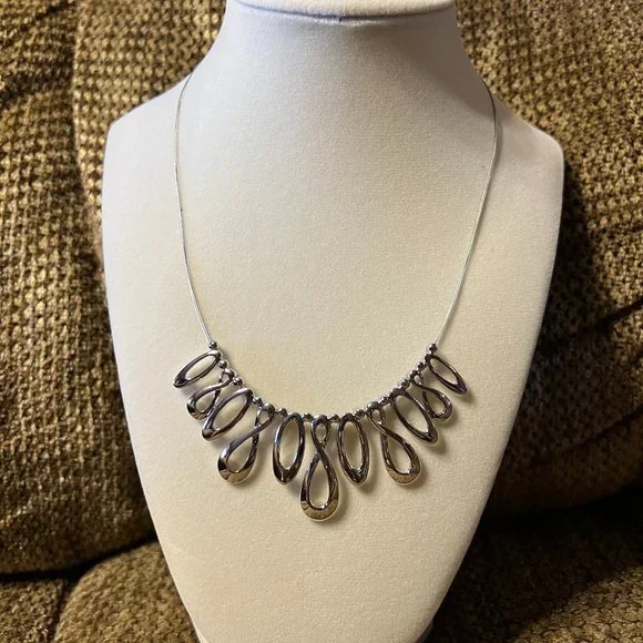 Lia Sophia Interlope necklace - Picture 1 of 3